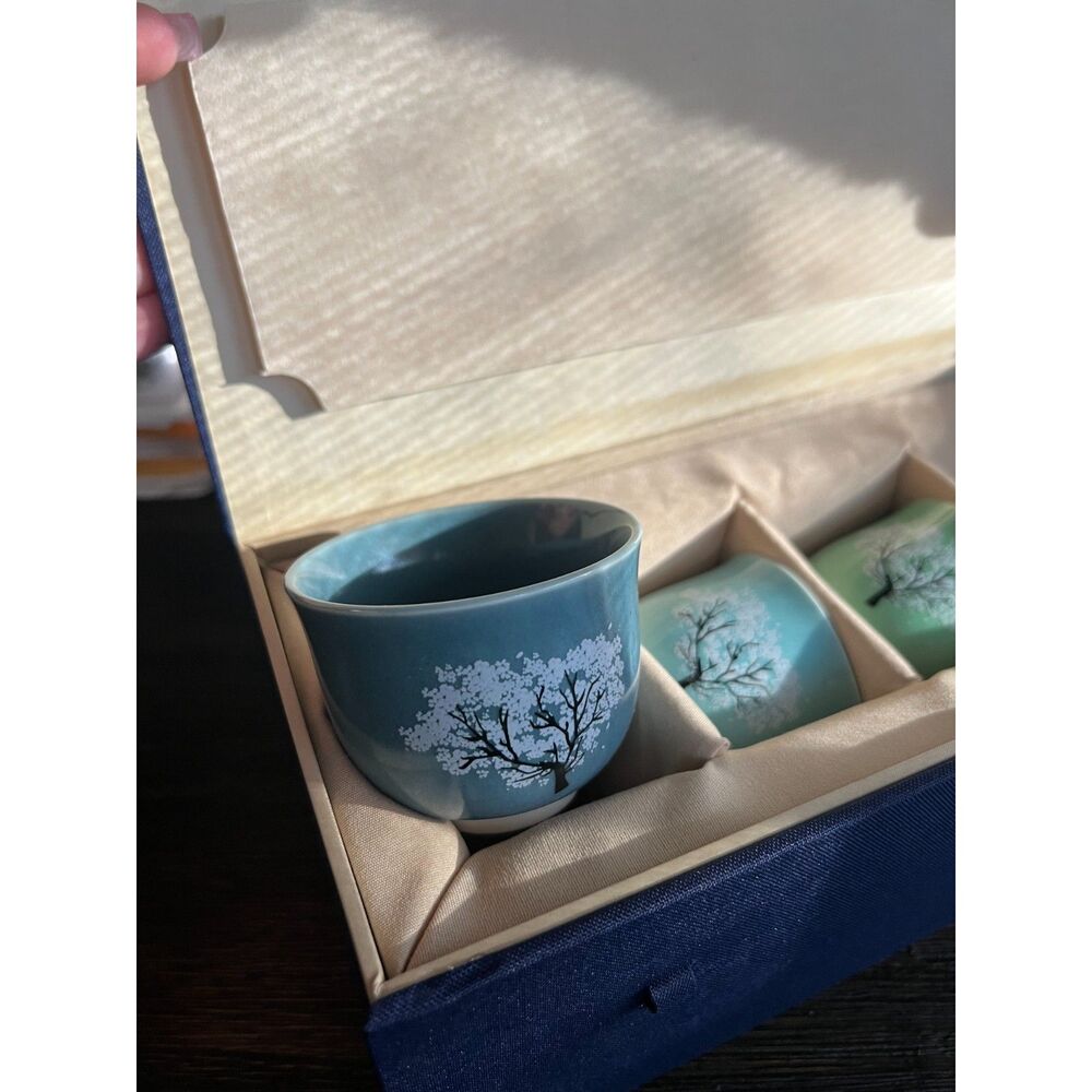 Japanese Porcelain Tea Cup Set - Picture 4 of 7